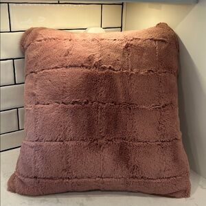 Koolaburra By Ugg Decorative Faux Fur Throw Pillow Soft Plush Pink Mauve 20x20